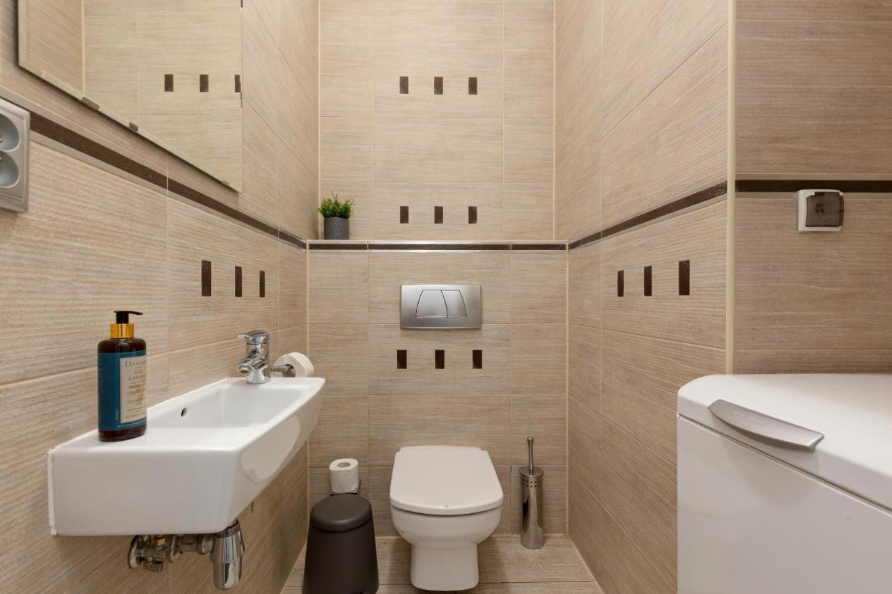 Residence On Wspolna Str. Apartment Warsaw By Renters Kültér fotó